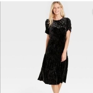 Who What Wear Women's Ruched Puffed Short Sleeve Tiered Velvet Midi Dress Black